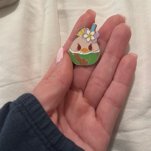 Disney Other - Disney Munchlings Mystery Pin - Daisy Duck as Fresh Coconut Water - Series 2